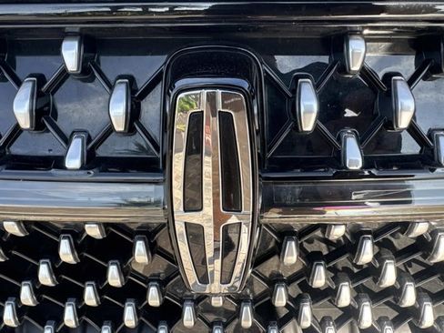 Certified 2025 Lincoln Nautilus Premier image 8