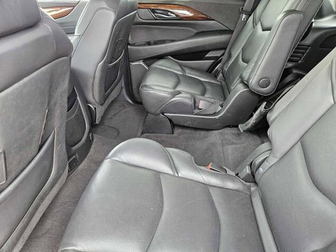 Used 2020 Cadillac Escalade Premium Luxury image 31