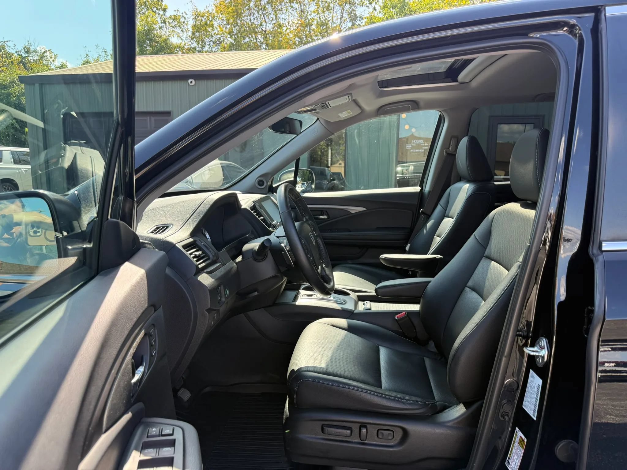Used 2023 Honda Ridgeline RTL image 2