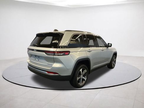 Used 2023 Jeep Grand Cherokee Limited w/ Luxury Tech Group II AWD/4WD image 7