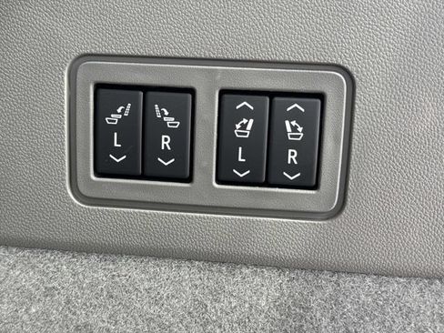 Used 2024 Cadillac XT6 Premium Luxury FWD image 11