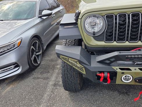 Used 2025 Jeep Wrangler Sport S image 6