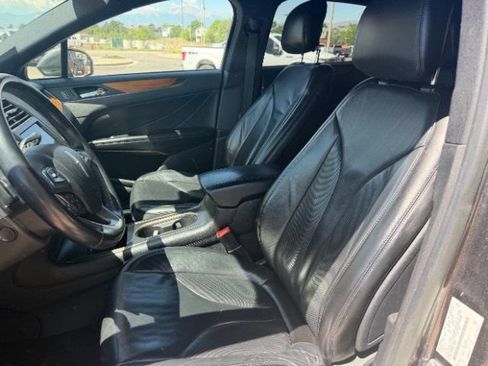 Used 2019 Lincoln MKC Select w/ Select Plus Package AWD/4WD image 18