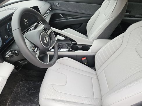 New 2025 Hyundai Elantra Limited image 13