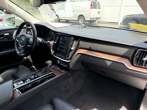 Used 2020 Volvo V60 T5 Cross Country image 30
