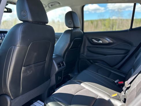 Used 2024 GMC Terrain SLT AWD/4WD image 18
