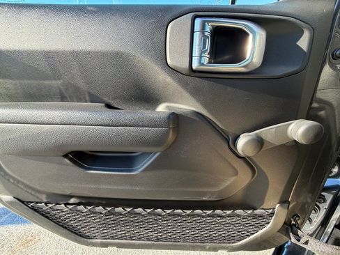 Certified 2024 Jeep Gladiator Sport image 31