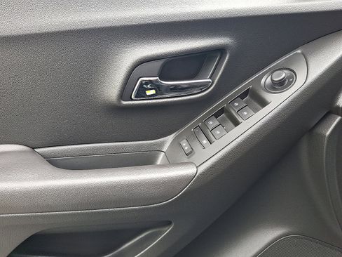Used 2020 Chevrolet Trax LS image 13