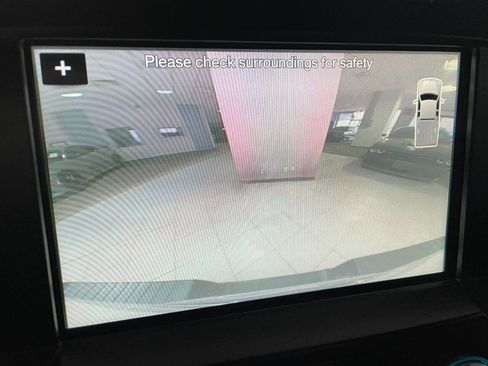 Used 2017 Ford F150 Lariat w/ Equipment Group 501A Mid image 39