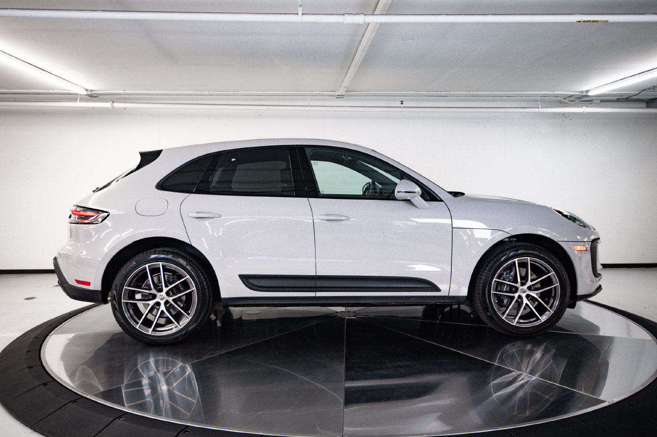 Certified 2026 Porsche Macan AWD/4WD image 8
