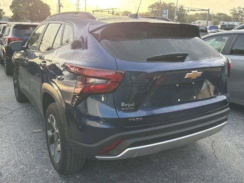 Used 2024 Chevrolet Trax LT w/ Driver Confidence Package FWD image 9