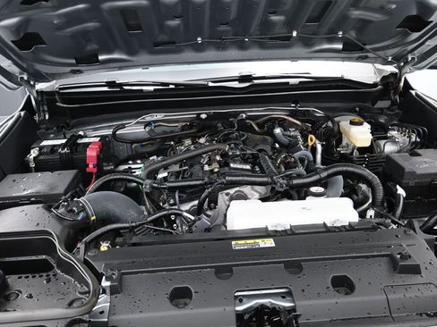 Used 2025 Toyota Tacoma SR5 AWD/4WD image 13