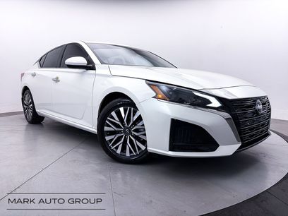 Used 2023 Nissan Altima 2.5 SV w/ SV Premium Package