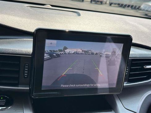 Used 2021 Ford Explorer XLT w/ Equipment Group 202A AWD/4WD image 19