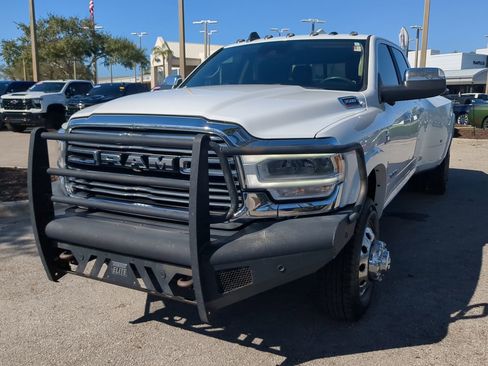 Used 2022 RAM 3500 Laramie image 9