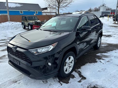 Used 2021 Toyota RAV4 XLE image 1