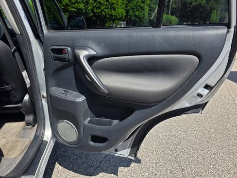 Used 2005 Toyota RAV4 4WD image 22