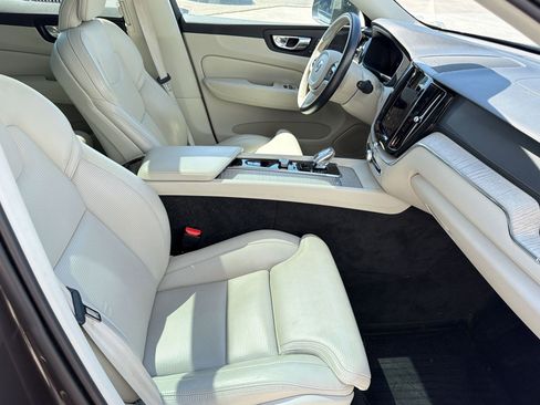 Used 2022 Volvo XC60 B5 Inscription w/ Climate Package image 30