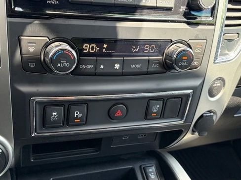 Used 2021 Nissan Titan SV w/ SV Convenience Package AWD/4WD image 23