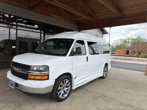 Used 2022 Chevrolet Express 2500 w/ Enhanced Convenience Package RWD image 23