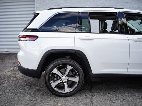 Used 2023 Jeep Grand Cherokee 4WD 4xe w/ Luxury Tech Group II image 16