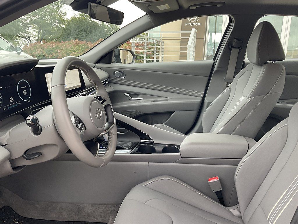 Certified 2024 Hyundai Elantra SEL w/ Convenience Package FWD image 2