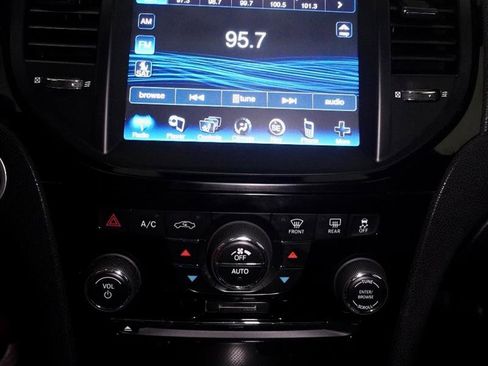 Used 2014 Chrysler 300 S image 15