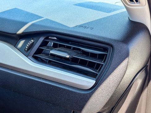 Used 2022 Ford Escape SE w/ SE Sport Appearance Package FWD image 39