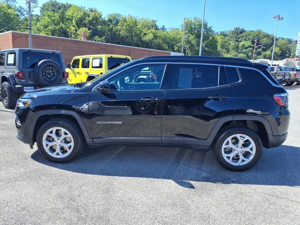 Used 2024 Jeep Compass Latitude AWD/4WD image 7
