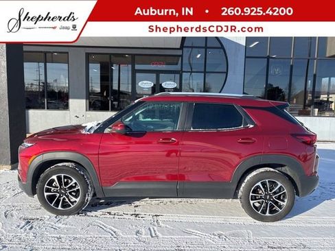 Used 2025 Chevrolet TrailBlazer LT image 1