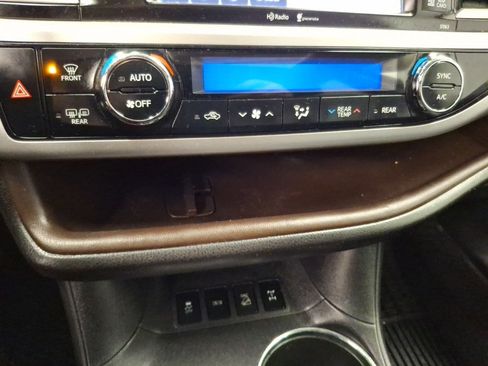 Used 2015 Toyota Highlander XLE image 24