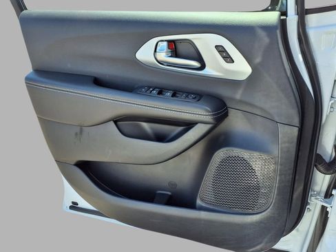 New 2026 Chrysler Pacifica Limited w/ S Appearance Package FWD image 18