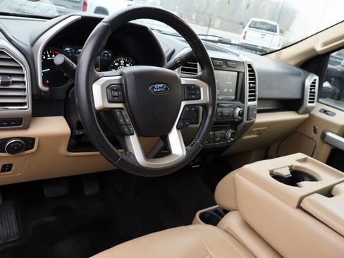 Used 2015 Ford F150 Lariat image 4