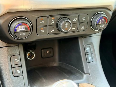 Used 2017 GMC Acadia SLE AWD/4WD image 16