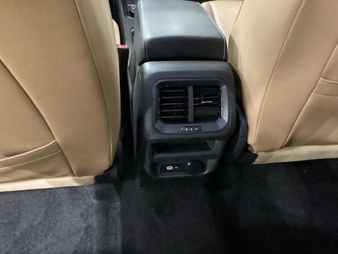 Used 2023 Volkswagen Tiguan SE AWD/4WD image 13
