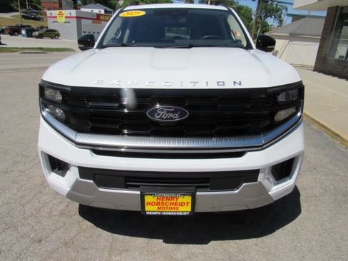 Used 2025 Ford Expedition Max Platinum AWD/4WD image 2