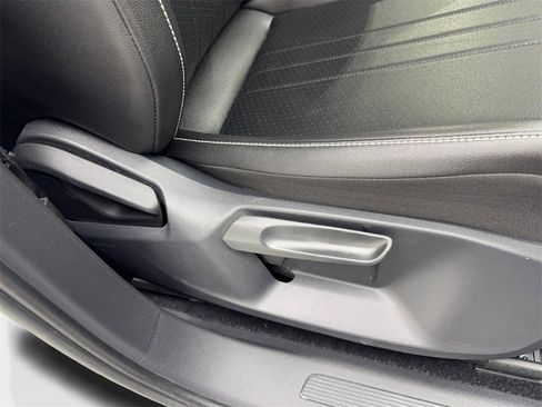 Used 2022 Volkswagen Tiguan SE image 51