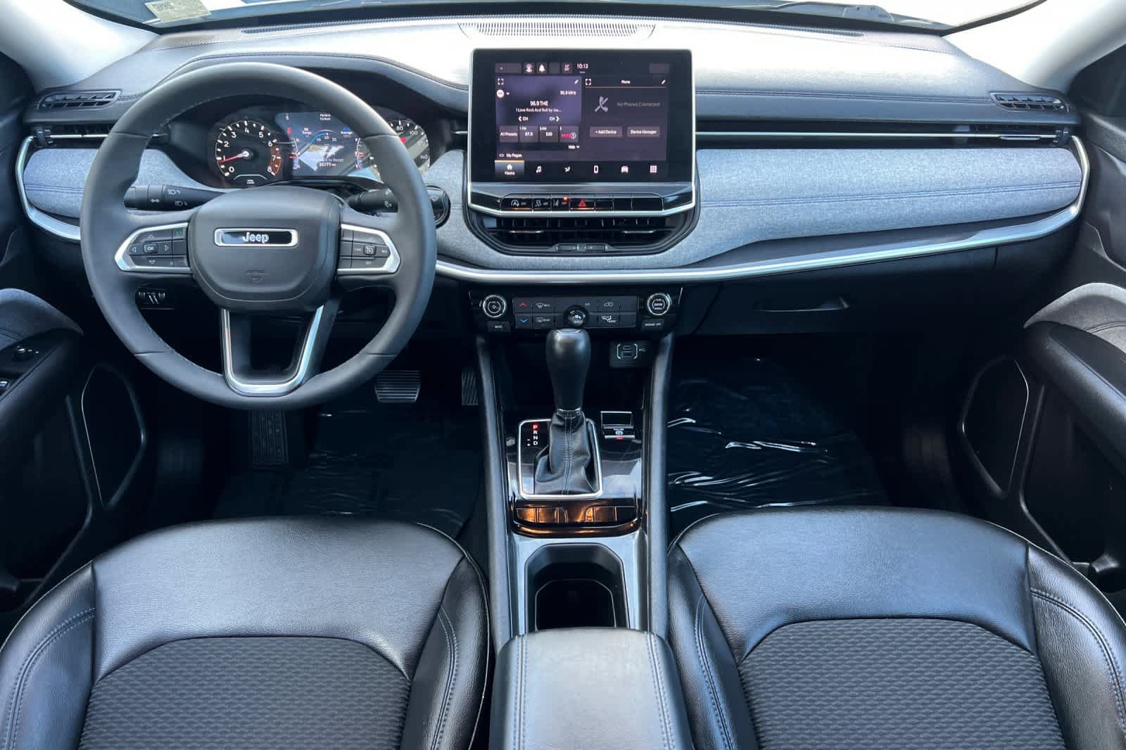 Used 2022 Jeep Compass Latitude FWD image 3