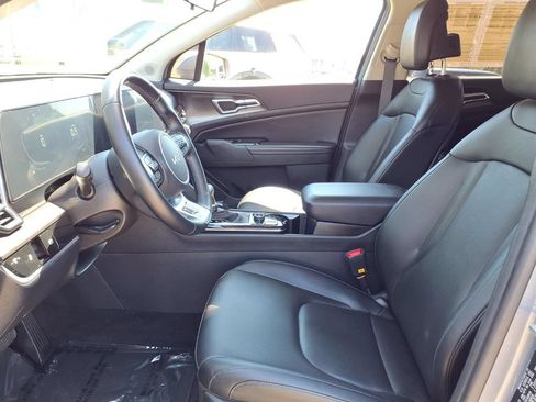 Certified 2023 Kia Sportage EX FWD image 6