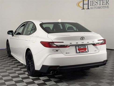 Used 2025 Toyota Camry SE image 5