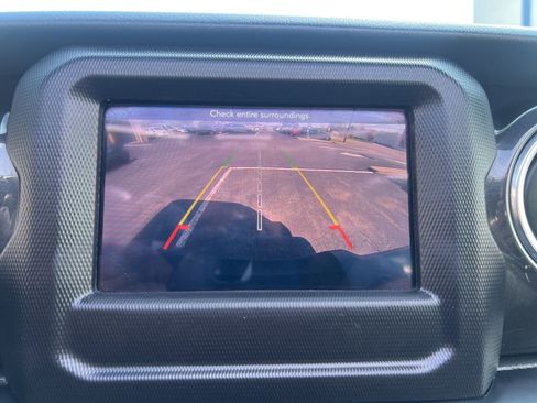 Used 2020 Jeep Wrangler Unlimited Sahara image 38