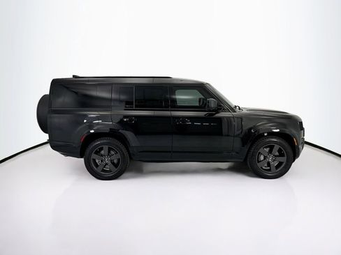 Used 2025 Land Rover Defender 130 X-Dynamic SE AWD/4WD image 4