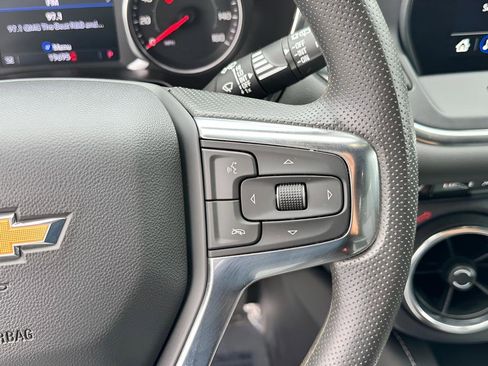 Used 2025 Chevrolet Blazer LT AWD/4WD image 16