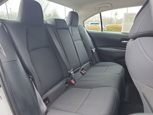 Used 2021 Toyota Corolla LE image 30
