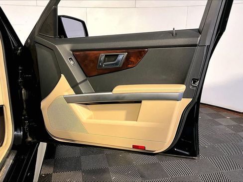 Used 2010 Mercedes-Benz GLK 350 4MATIC image 22