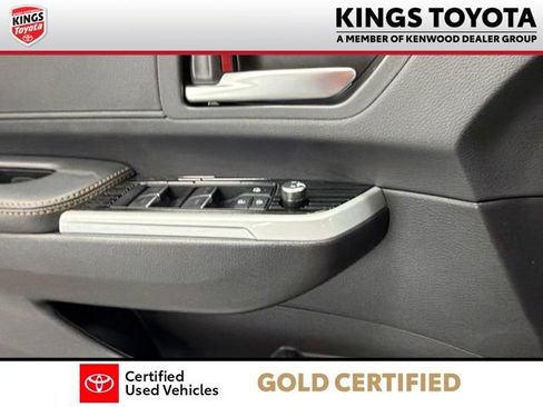 Used 2025 Toyota Sienna XLE Woodland Edition AWD/4WD image 30