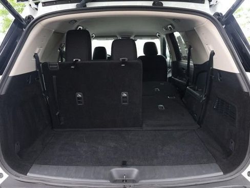 Certified 2025 Nissan Pathfinder SV FWD image 8