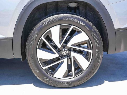Certified 2026 Volkswagen Atlas SE FWD image 10