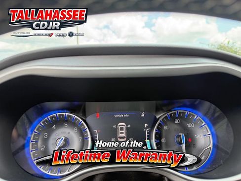 Used 2023 Chrysler Pacifica Touring-L FWD image 20