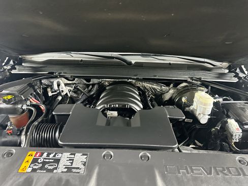 Used 2018 Chevrolet Suburban LT image 34